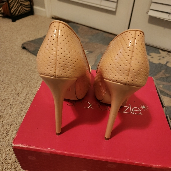 Heels - Picture 2 of 3